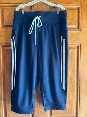 Halara High Waisted Drawstring Stripe Capri Casual Joggers with Pockets - NEW